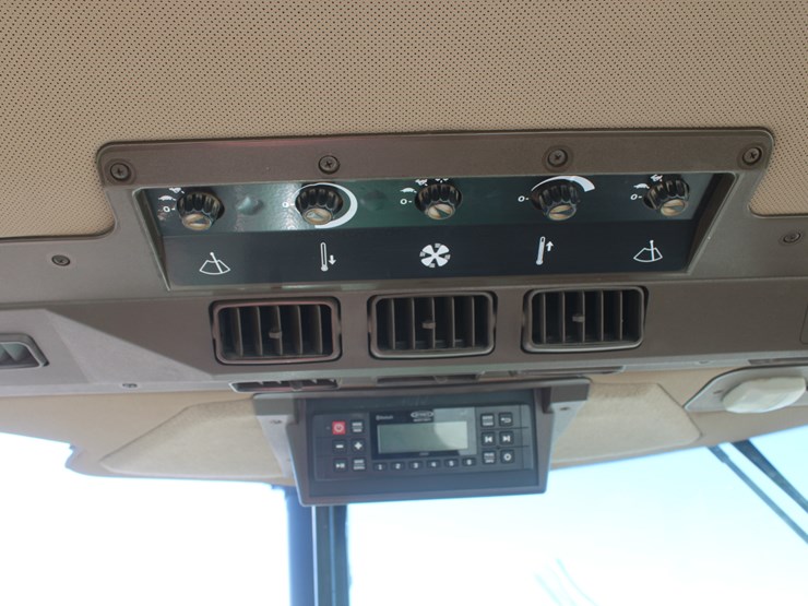 john-deere-4755-image-35