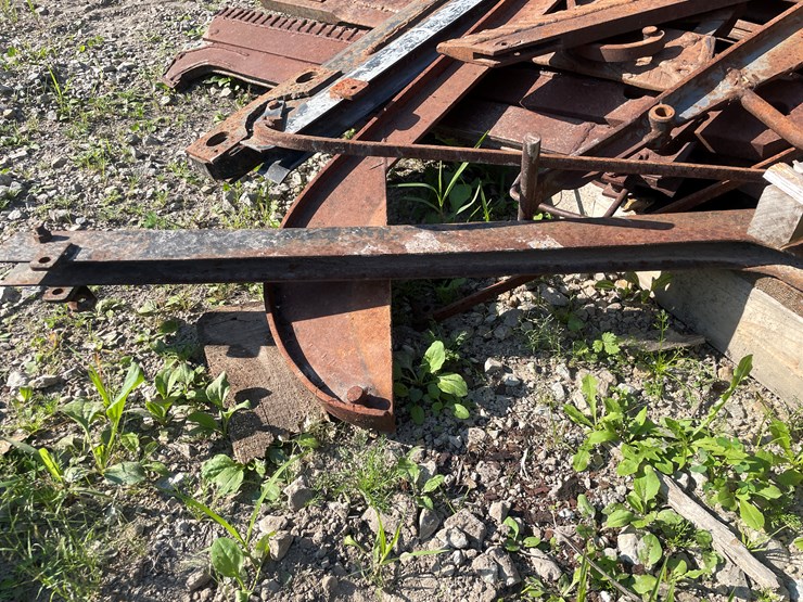#1040-•-pallet-of-plow-parts-image-7
