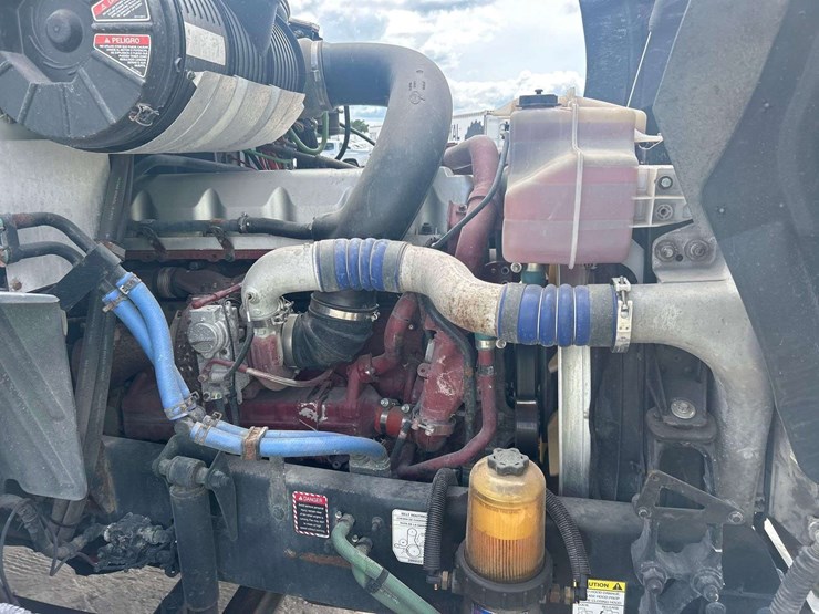 2014-mack-cxu613-t/a-wet-kit-day-cab-truck-tractor-image-9