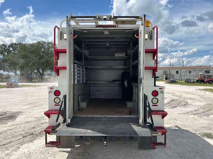 2016-ford-f550-image-21