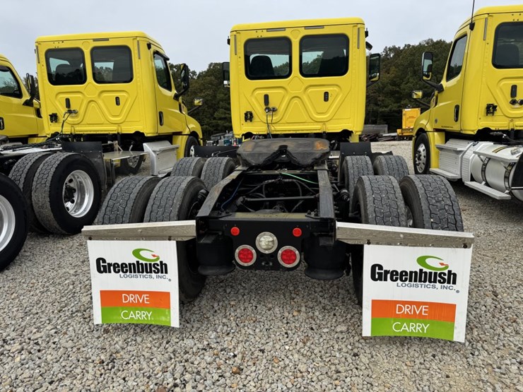 2018-freightliner-cascadia-126-image-5