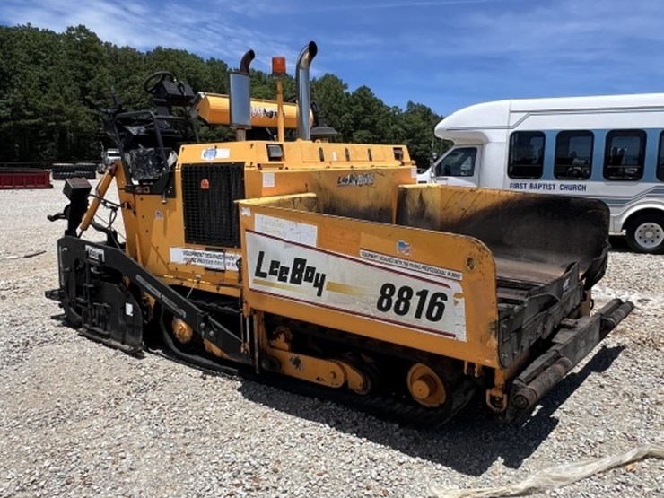 #4707-•-leeboy-l8816r-legend-asphalt-paver-image-1