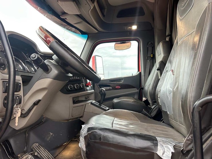 2014-peterbilt-579-image-8