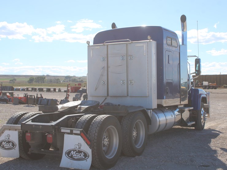 #2045-•-#2045--2013-mack-chu613-semi-tractor-image-7