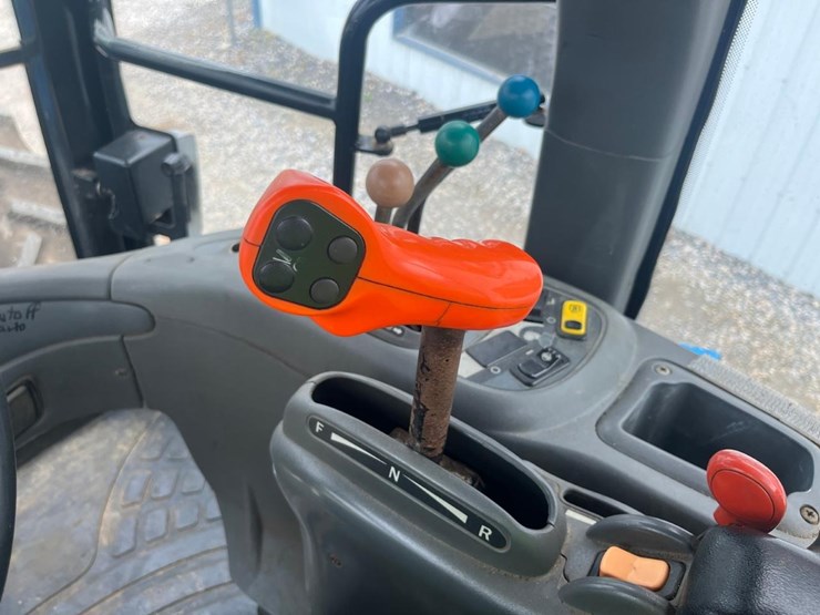 new-holland-tv140-image-32