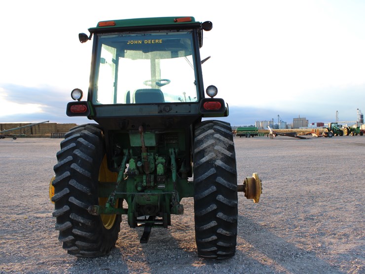 john-deere-4440-image-11