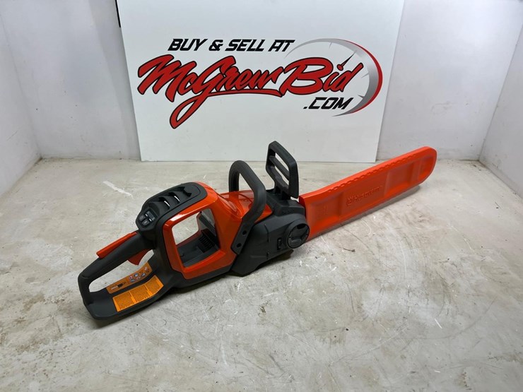 husqvarna-max-battery-series-40v-18"-chain-saw-image-4