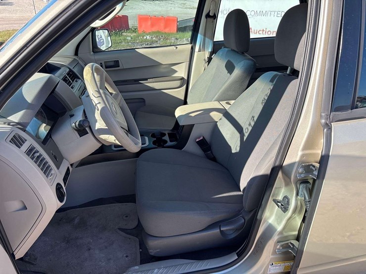 2011-ford-escape-image-12