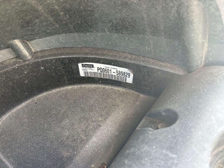 2001-club-car-electric-cart-image-5