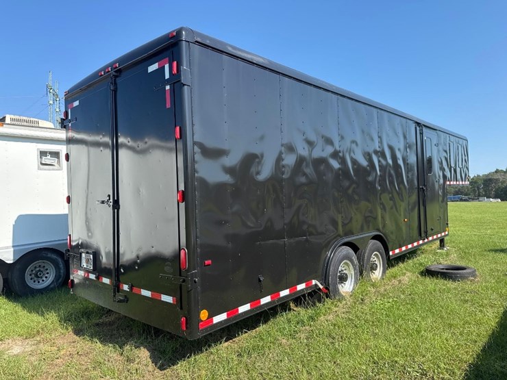 2001-wells-cargo-8'-x-32'-toy-hauler-dbl-axle-trl-image-2