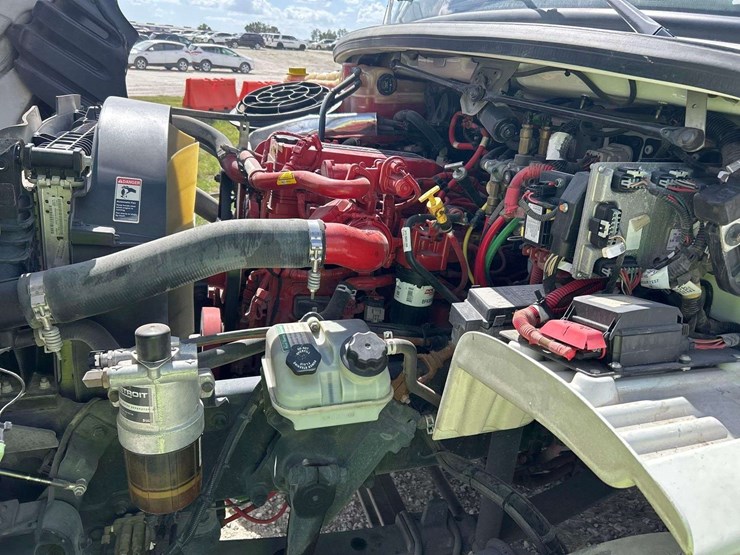 2020-freightliner-m2-106-elgin-eagle-series-4mf-street-sweeper-truck-image-11