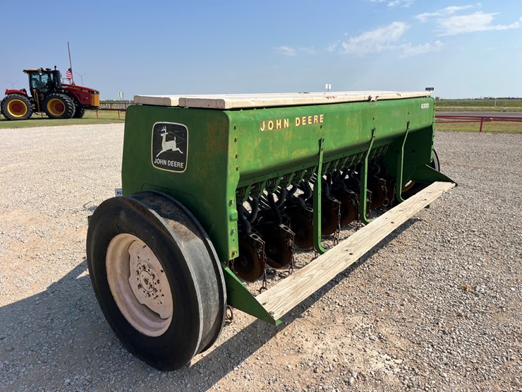 john-deere-8300-image-11