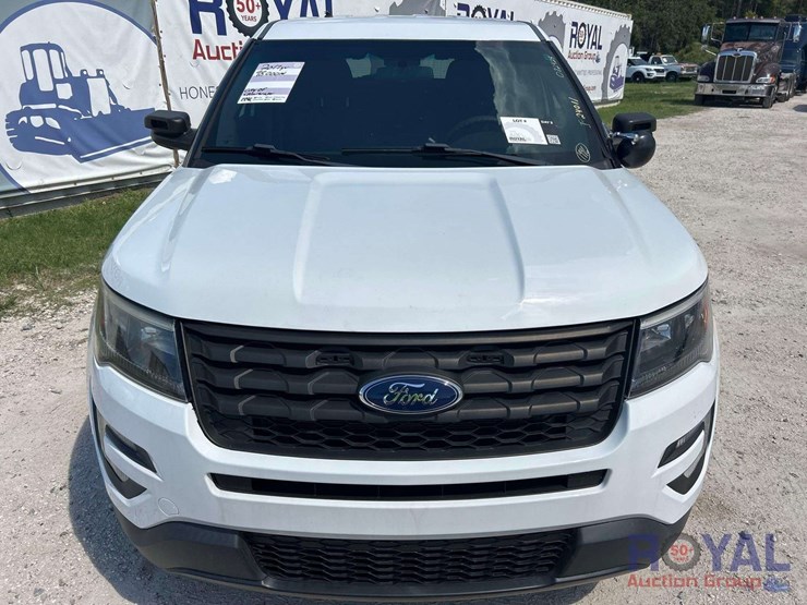 2017-ford-explorer-image-26