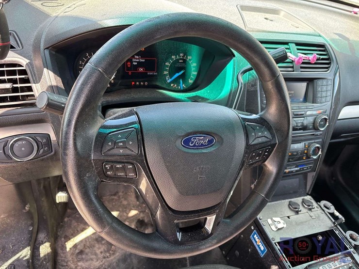 2017-ford-explorer-image-13