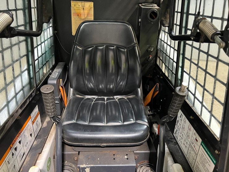 2014-bobcat-s70-image-17