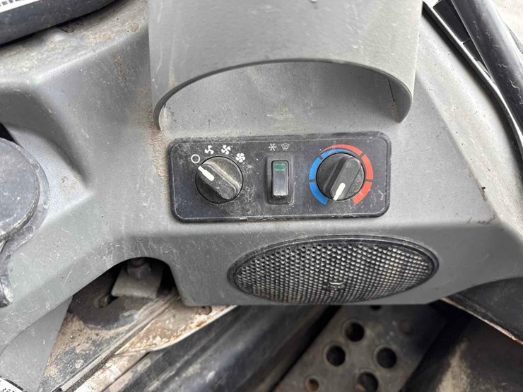 2021-bobcat-s740-image-27