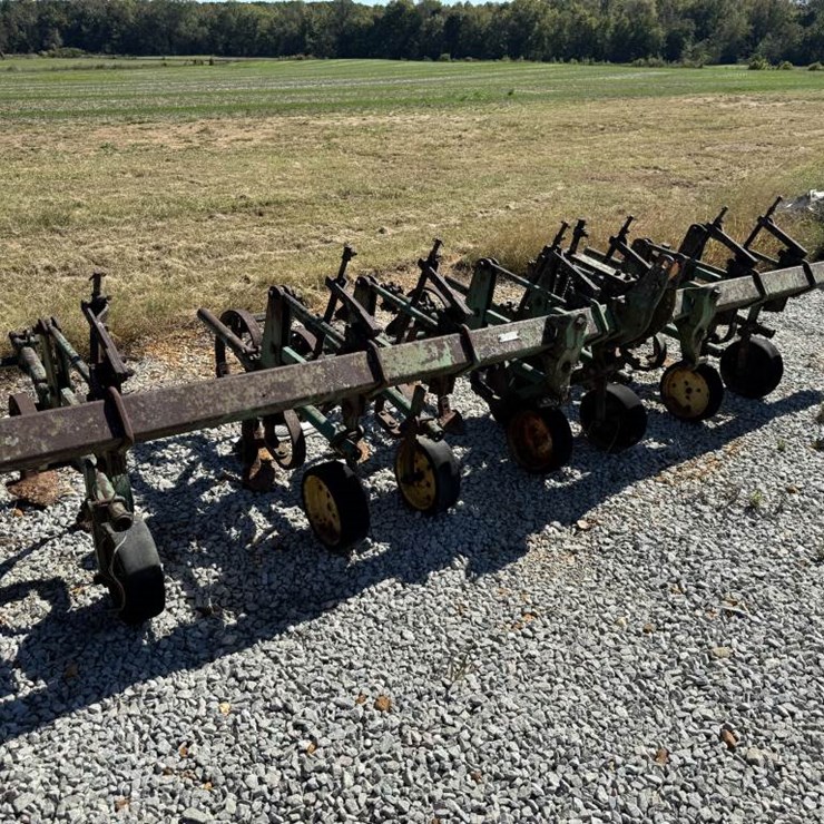 #12475 • 4 Row Cultivator