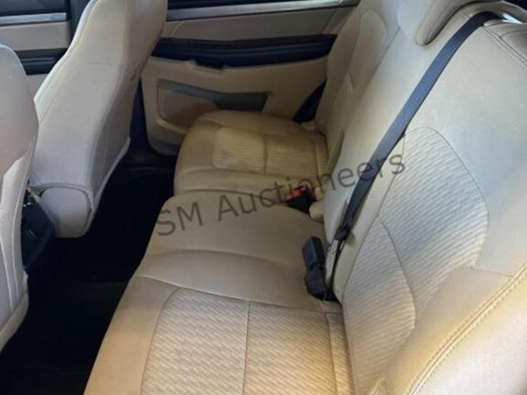 2017-ford-explorer-image-25