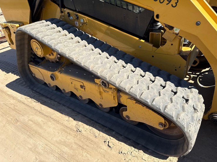 2022-caterpillar-299d3-image-13