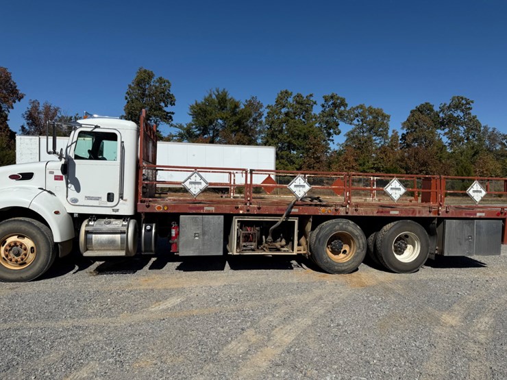 2012-peterbilt-348-image-2