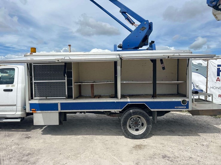 2015-ram-5500-versalift-sst-40ne-40ft-sign-bucket-truck-image-17