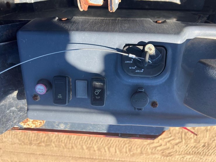 2019-kubota-r630-image-26