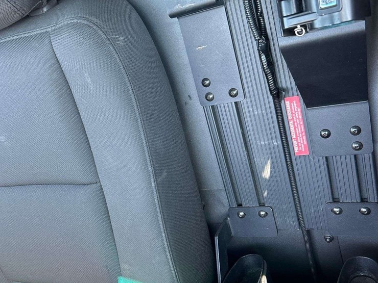 2015-ford-explorer-image-19