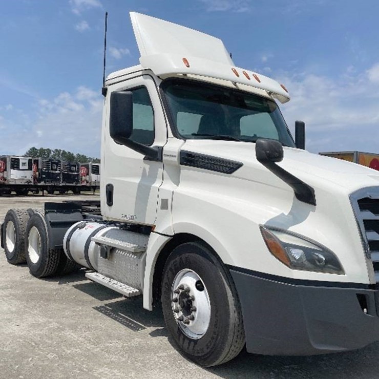 2019 FREIGHTLINER CASCADIA 126