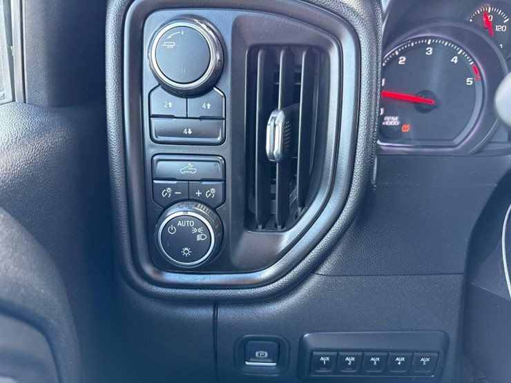 2020-chevrolet-silverado-3500-image-21