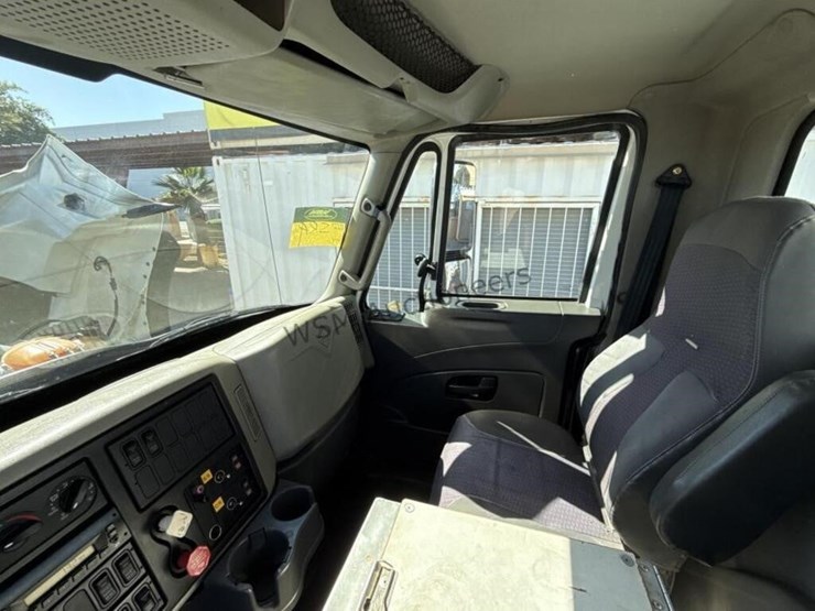 2013-international-7400-image-32