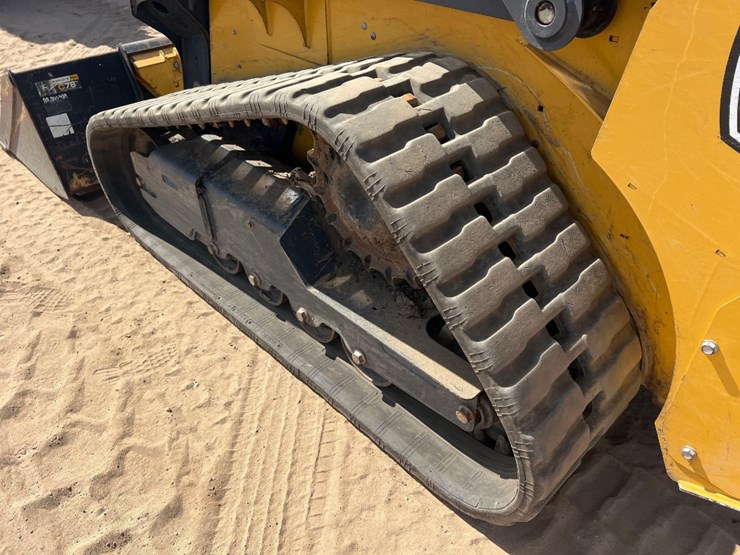 2020-deere-317g-image-21