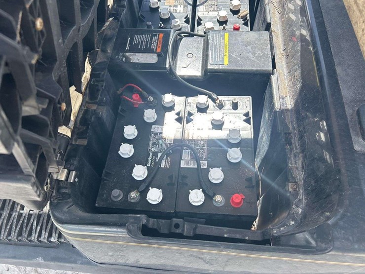 2001-club-car-electric-cart-image-7