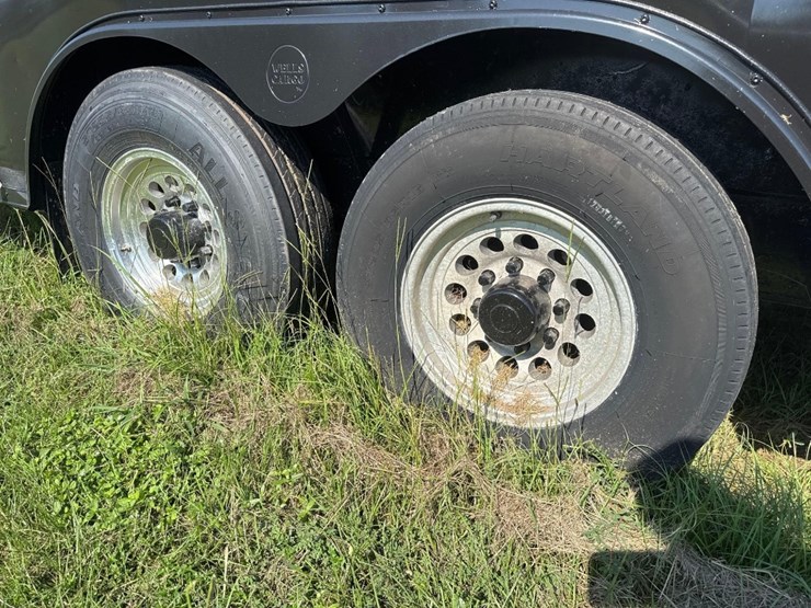 2001-wells-cargo-8'-x-32'-toy-hauler-dbl-axle-trl-image-10