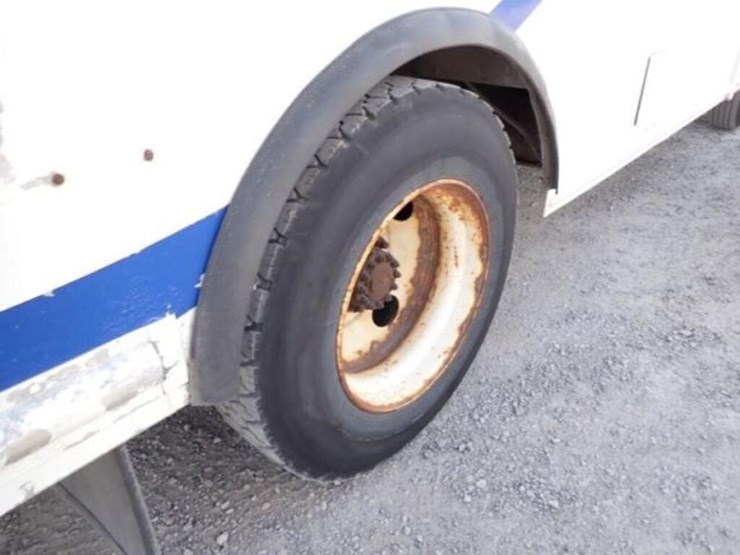 2012-freightliner-mt55-image-47