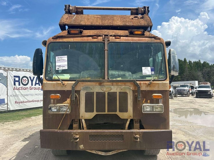 2015-peterbilt-320-image-28