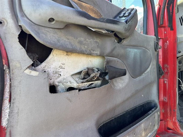 2005-peterbilt-387-image-33