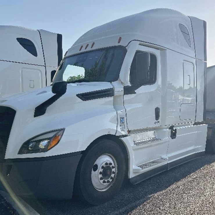 2022 FREIGHTLINER CASCADIA 126