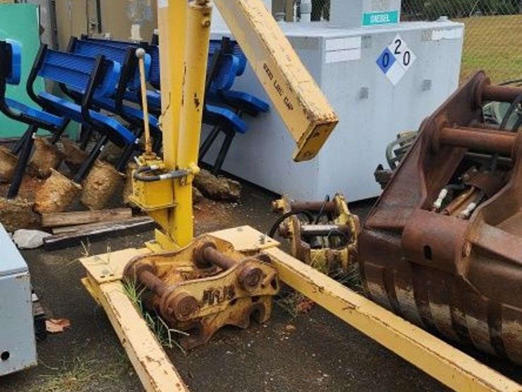 portable-floor-crane/hoist-image-1