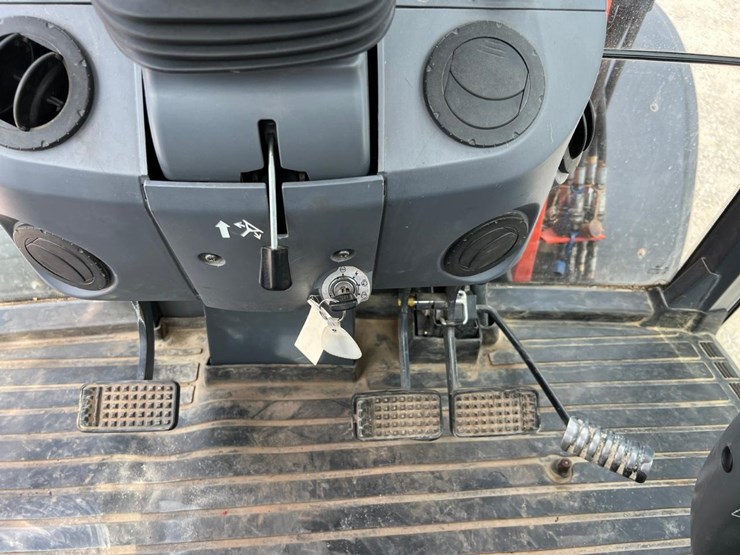 2016-kubota-m135gx-image-36