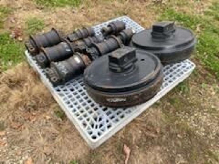 brand-new-excavator-track-idlers-and-rollers-image-1