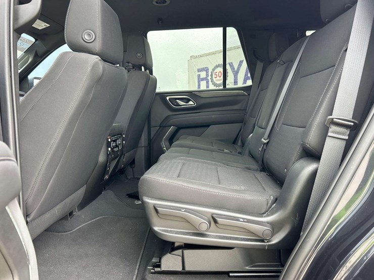 2023-chevrolet-tahoe-image-21
