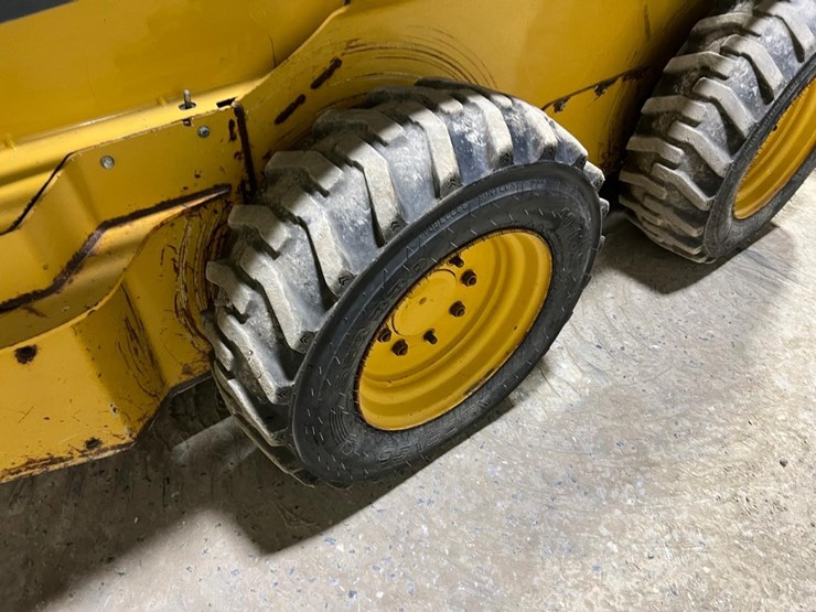 2025-deere-318e-image-16