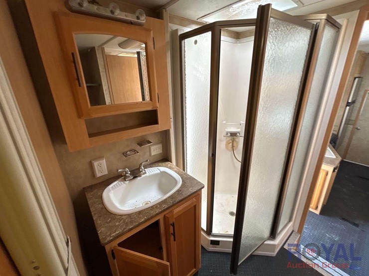 2008-41ft-kz-sportsman-police-bunk-5th-wheel-tri-axle-travel-trailer-image-21