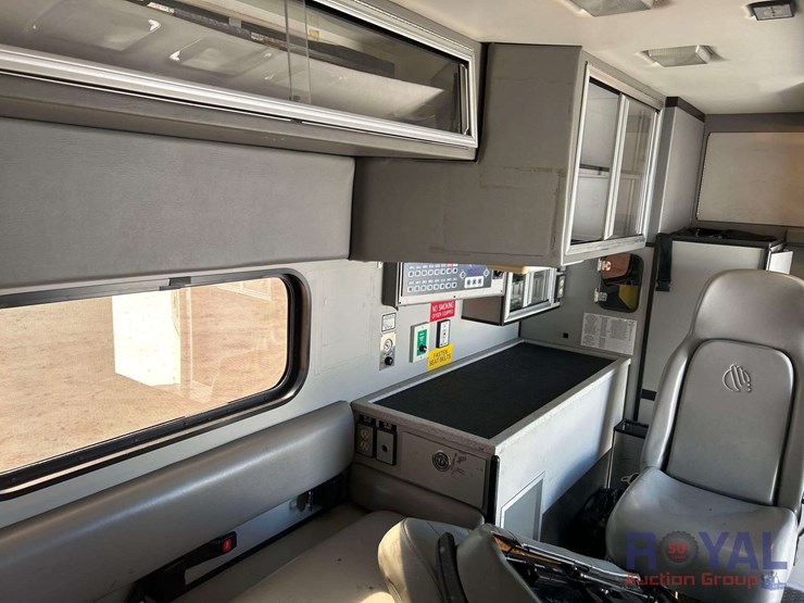 2009-ford-e450-image-30