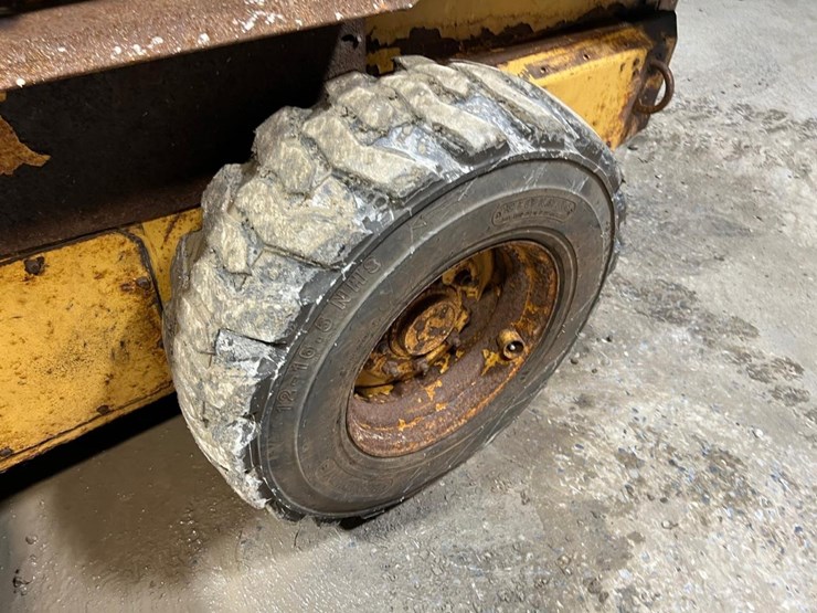 new-holland-lx885-image-13