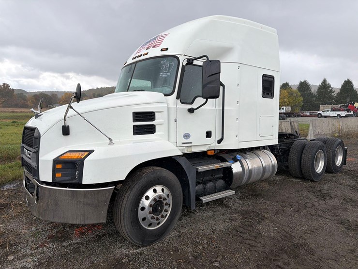 2019-mack-anthem-64t-image-2