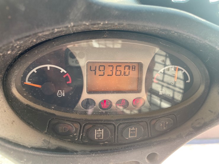 2011-bobcat-s650-image-29