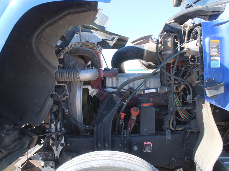 #2045-•-#2045--2013-mack-chu613-semi-tractor-image-34