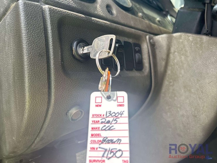 2015-peterbilt-320-image-31