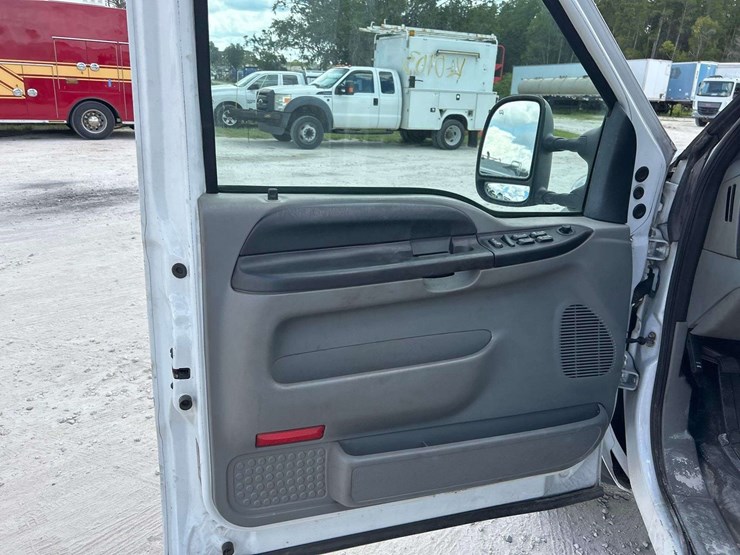 2007-ford-f550-image-12